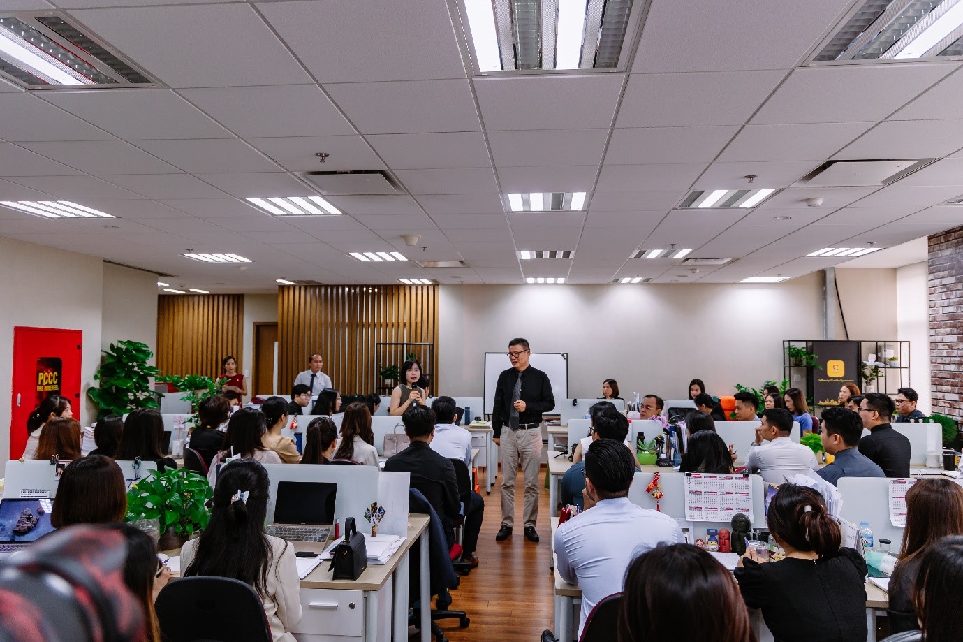 Chủ Tịch Guo Zhi Feng trực tiếp tham gia công tác đào tạo nhân viên nội bộ