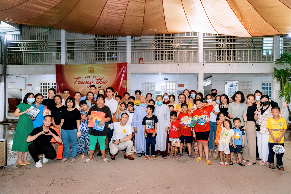 The staff of Chicilon Media visited Dieu Giac Shelter